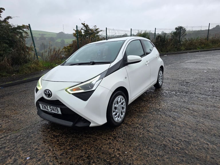 2018 toyota aygo x-play 1 litre petrol 
