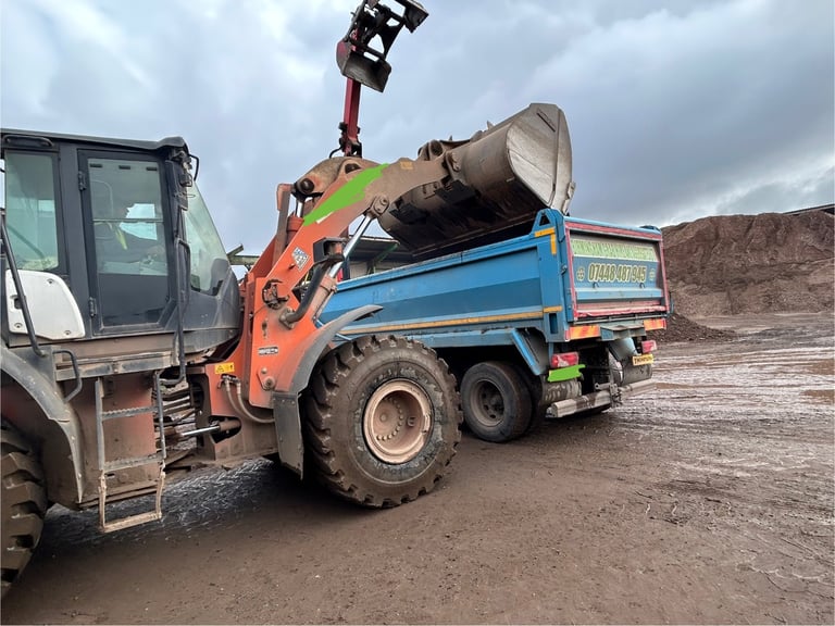 Grab lorry hire delivery of mot type 1 recycled type 1 topsoil sharp sand gravel 6f2 