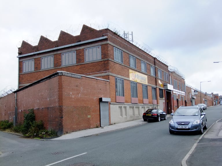 TO LET - Bolton - Industrial Unit from 900 sq ft Ideal for TRADE / STORAGE / WORKSHOP