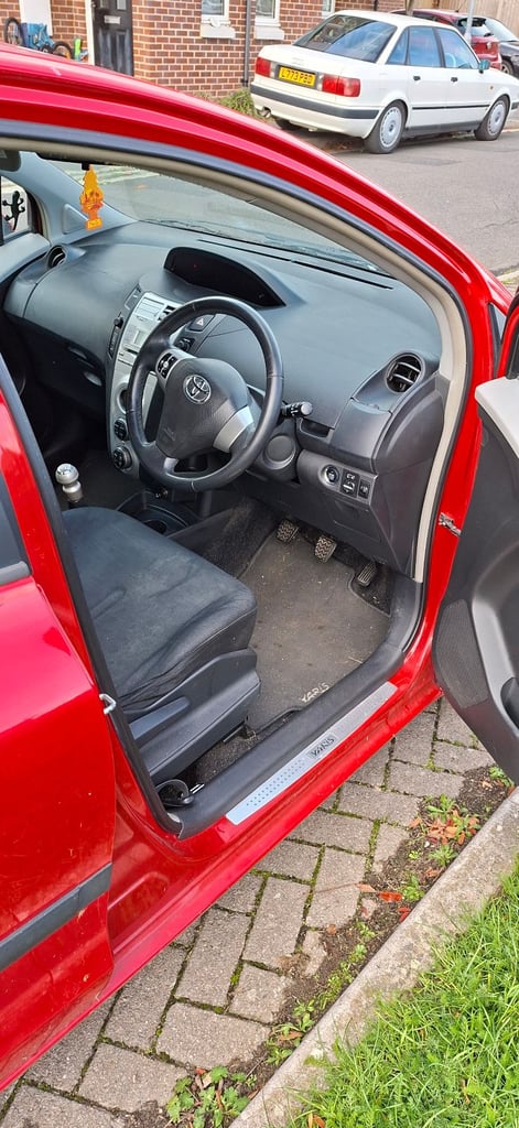 Toyota Yaris SR, 5 door Hatchback, 2007, Manual, 1.3 petrol.