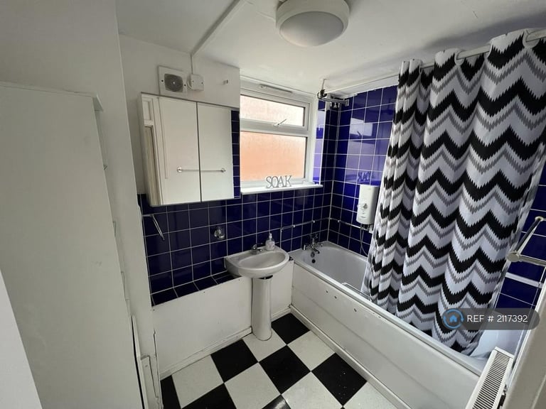 3 bedroom flat in Glebelands Road, Feltham, TW14 (3 bed) (#2117392)
