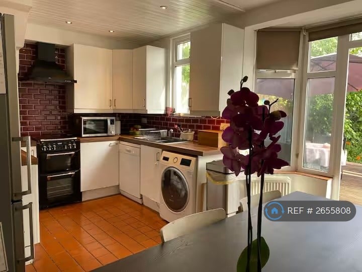 1 bedroom in Sarsfield Road, Greenford, UB6 (#2655808)