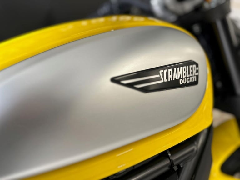 STUNNING LOW MILEAGE 2015/15 DUCATI SCRAMBLER ICON MOTORCYCLE