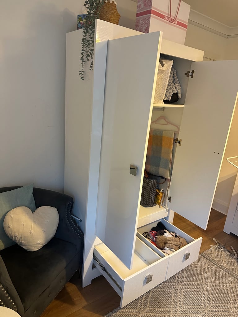 Beautiful Bedroom bed wardrobe home 