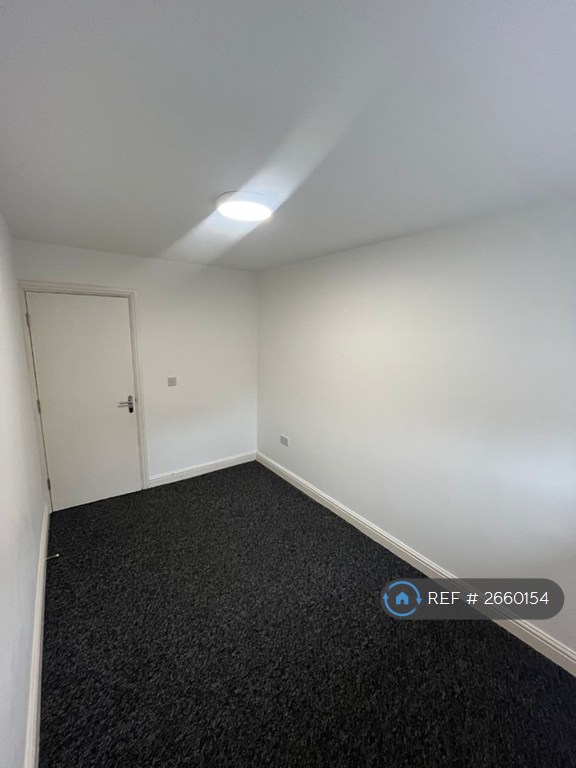 2 bedroom flat in St Helens, St. Helens, WA10 (2 bed) (#2660154)