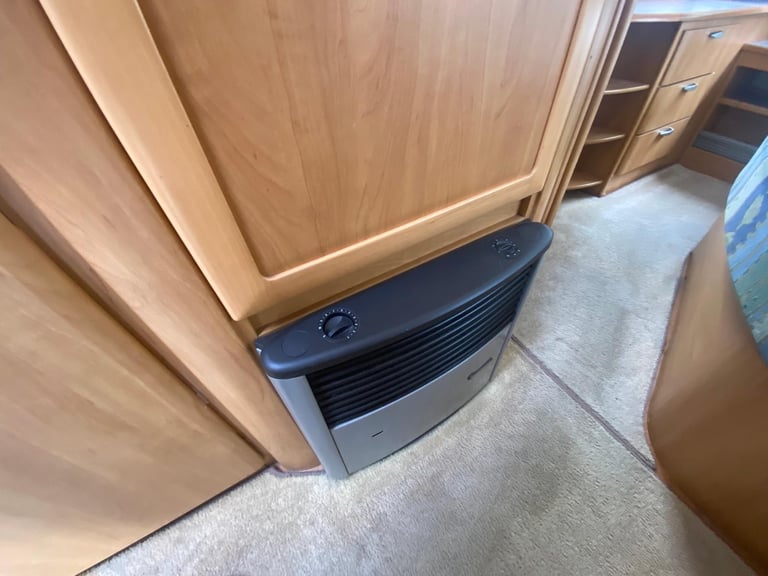 HYMER NOVA - 2001 - FIXED BED - 4 BERTH - BARGAIN BE QUICK 