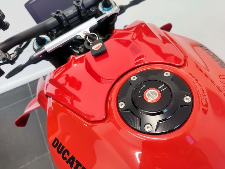 2025 Ducati Streetfighter V4S Red 562 Miles Akro Exhaust | £372 Dep & £372 pcm