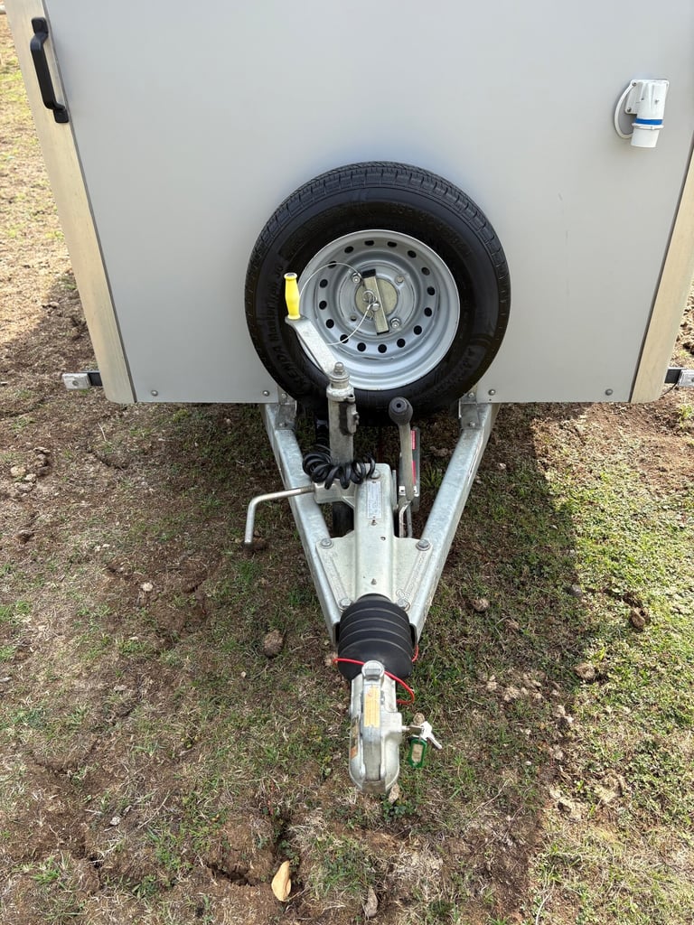  INDESPENSION TAV 5 Box Trailer Twin Axle   Manual