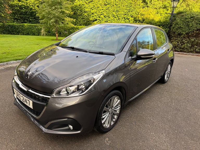 2018 Peugeot 208 1.2 PureTech Signature 5dr -  damaged repairable 