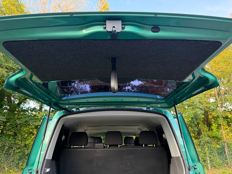2020 VOLKSWAGEN TRANSPORTER T6.1 8 SEAT SHUTTLE SWB IN BAY LEAF GREEN - EURO