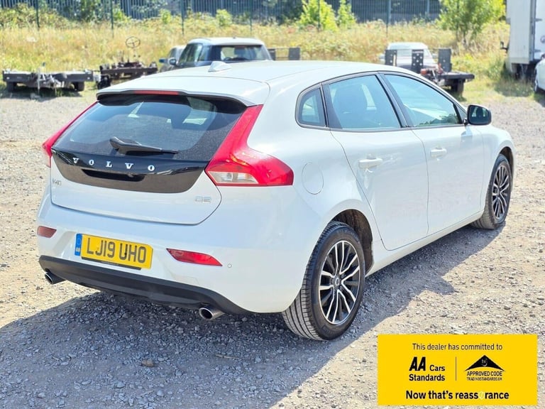 2019 Volvo V40 2.0 D2 Momentum Edition Auto Euro 6 (s/s) 5dr Hatchback Diesel Automatic