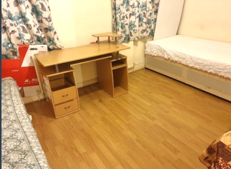 (Not a studio)Master Bedroom including bills for single occupancy or couple welcome postcode E6 1LN