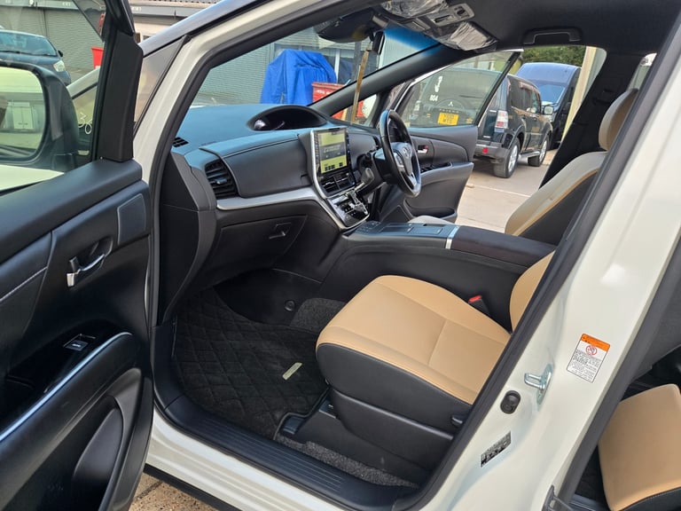2017 Toyota Estima Aeras Premium leather pack  MPV Hybrid Electric Manual