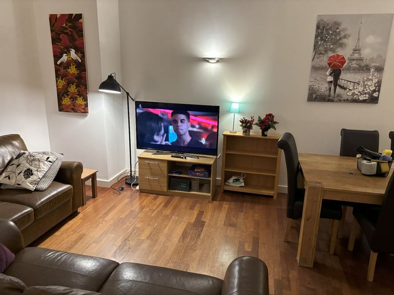 City Centre executive apartment for short term holiday/business let  