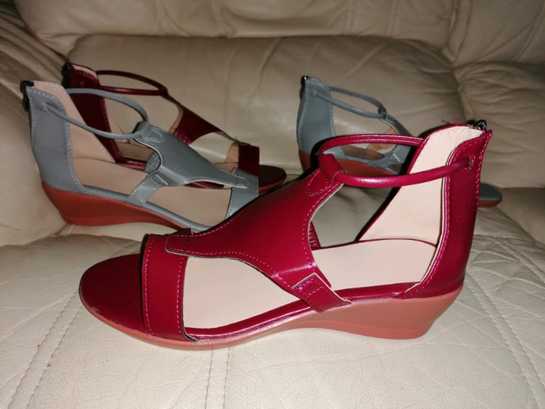 2 pairs of sandals brand new size 7