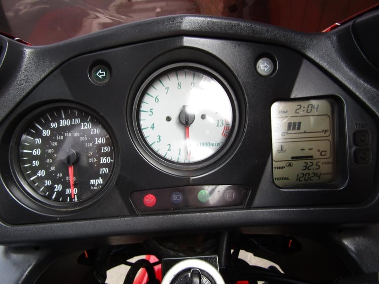 HONDA VFR 800 * LOW MILEAGE 12,000 * WITH BOX * AMAZING CONDITION *YEARS MOT *