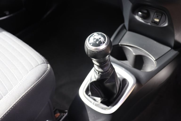 2019 Toyota Yaris 1.5 VVT-i Icon Tech 5dr HATCHBACK PETROL Manual