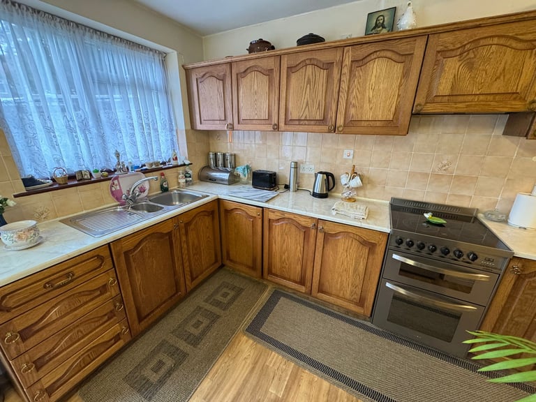 3 bedroom house in 3 Bedroom Semi Detached House – Oaklands Avenue, Edmonton N9