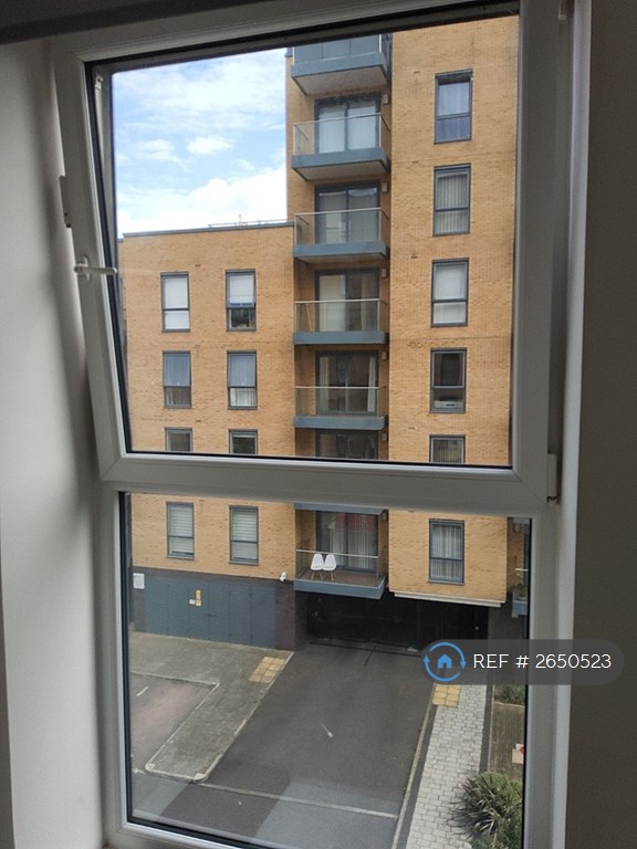 2 bedroom flat in Osprey House, Reading, RG2 (2 bed) (#2650523)
