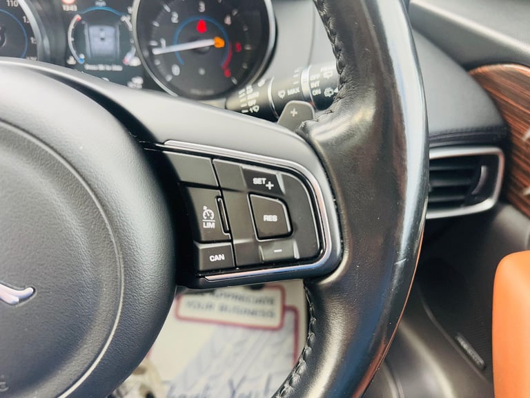 2017 Jaguar F-Pace 2.0d Portfolio 5dr Auto AWD ESTATE DIESEL Automatic