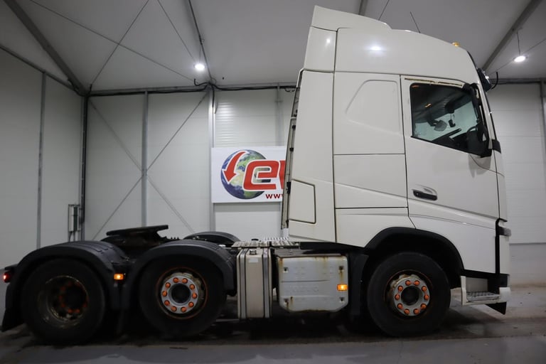 2016 (16 PLATE) Volvo FH460 6x2 Euro 6 Tractor Units