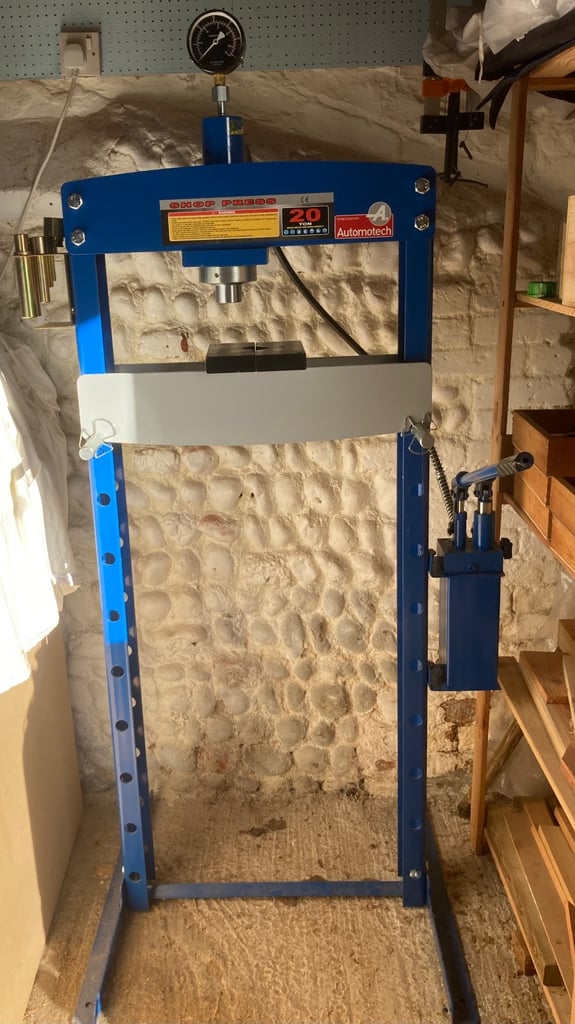 Almost new 20 ton Hydraulic Press for sale