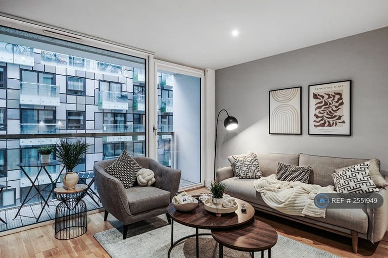 1 bedroom flat in Colbalt Point, London, E14 (1 bed) (#2551949)