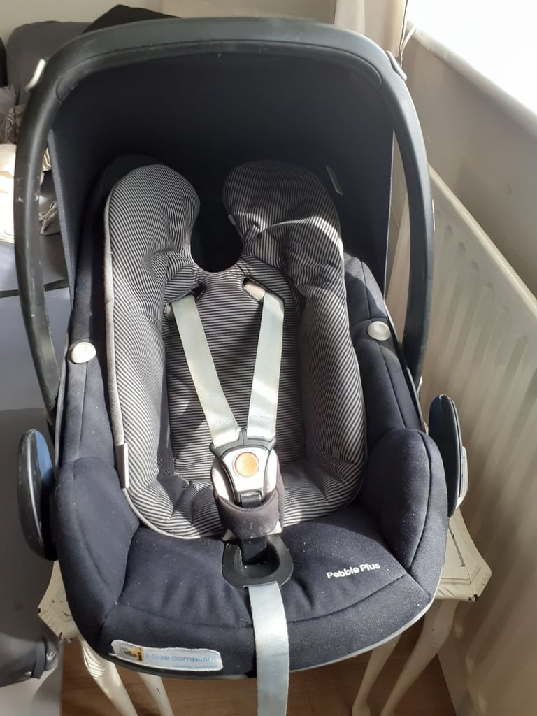 image for Maxi Cosi Pebble plus Very Good Condition 45-75 cm (New Born-12 Kg) + family Isofix