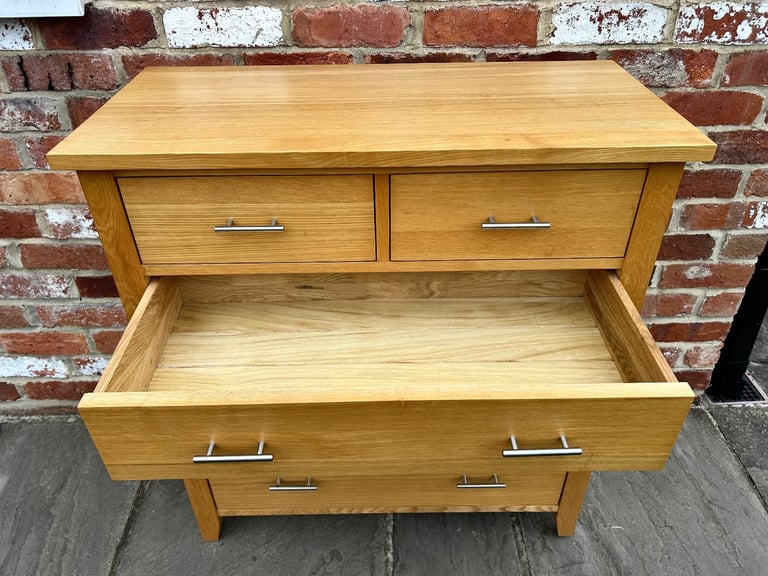 Solid Oak Chest of Drawers - Excellent Condition 
