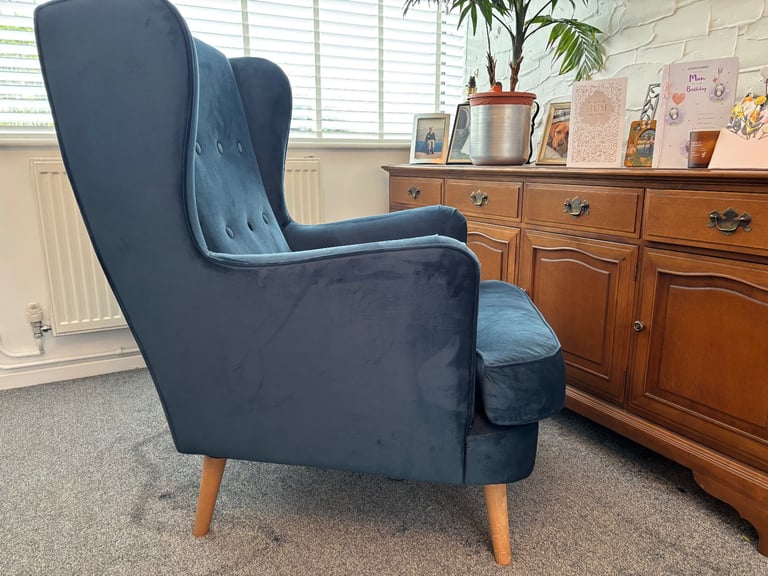 High back velvet chair 