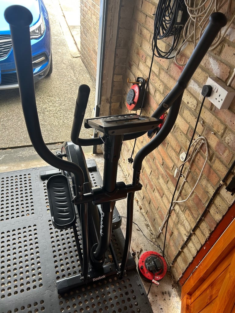 Reebok Cross Trainer ZRS ELLIPTICAL, Hardly Used, Mains Plug, No Manuel