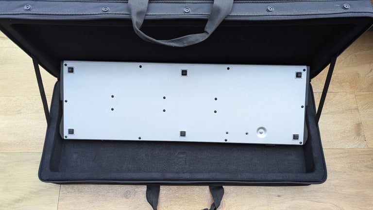 Behringer FCB1010 Midi Foot controller pedal + case