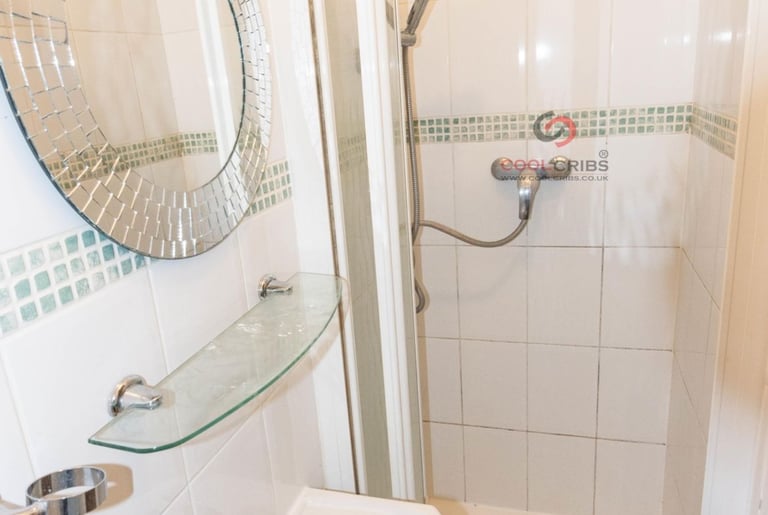  Studio flat in a beautiful with bills included, Linden Gardens, Notting Hill, W2-Ref: 855