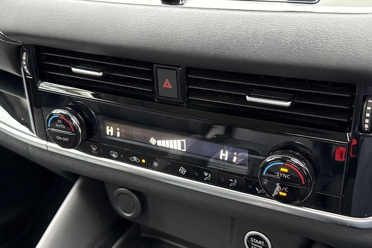 2022 Nissan Qashqai 1.3 DIG-T MHEV N-Connecta XTRON Euro 6 (s/s) 5dr SUV PETROL Automatic