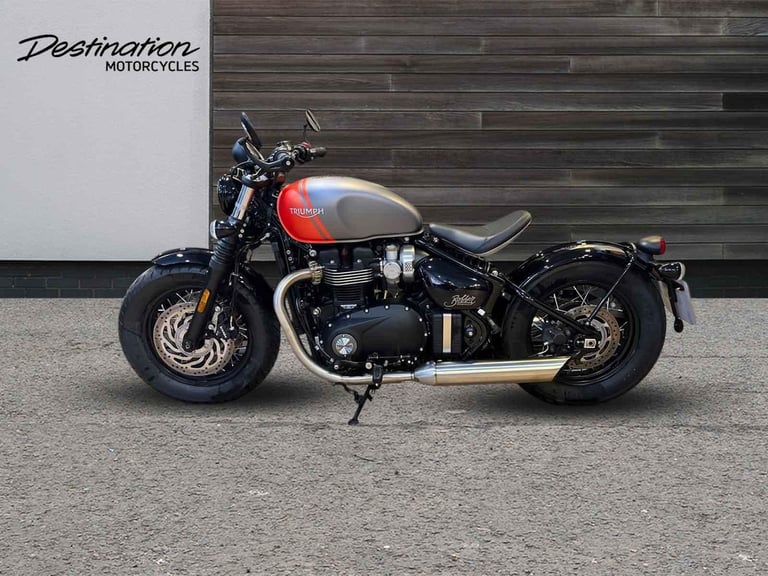 2025 Triumph Bonneville Bobber PREMIUM SINGLE COLOUR Petrol orange 6 Speed
