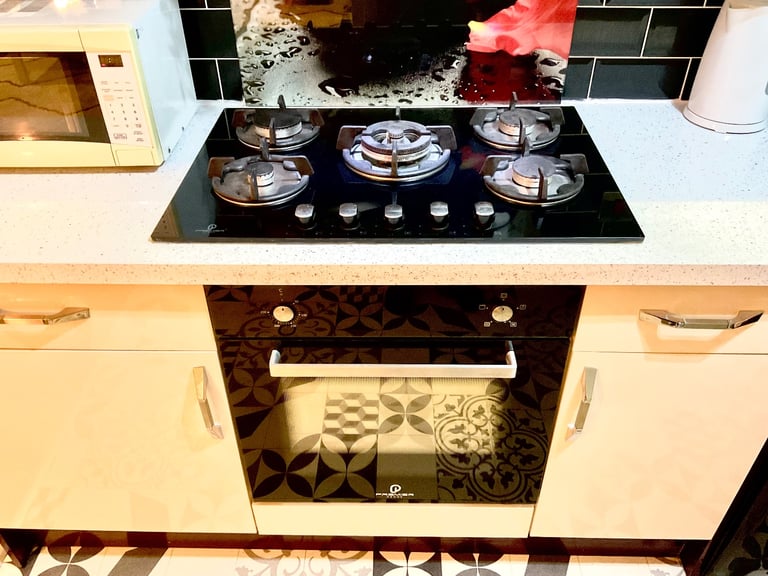 Large 2 bedrooms flat ( CF116AH ) 