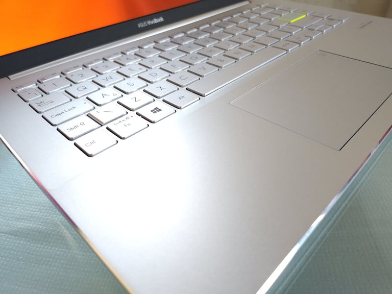 ❤️ ASUS VivoBook S14 i5-10210 8GB RAM 256GB SDD LED NumberPad Harman Kardon Pearlescent White Laptop