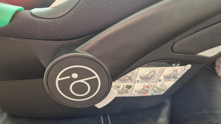 Ickle Bubba car seat with adapters