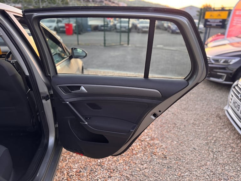 2013 Volkswagen Golf 1.6 TDI 105 SE 5dr HATCHBACK Diesel Manual