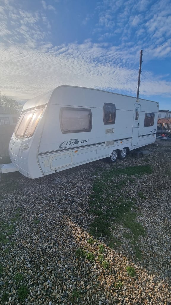 Lunar quasar 6 berth caravan 2005