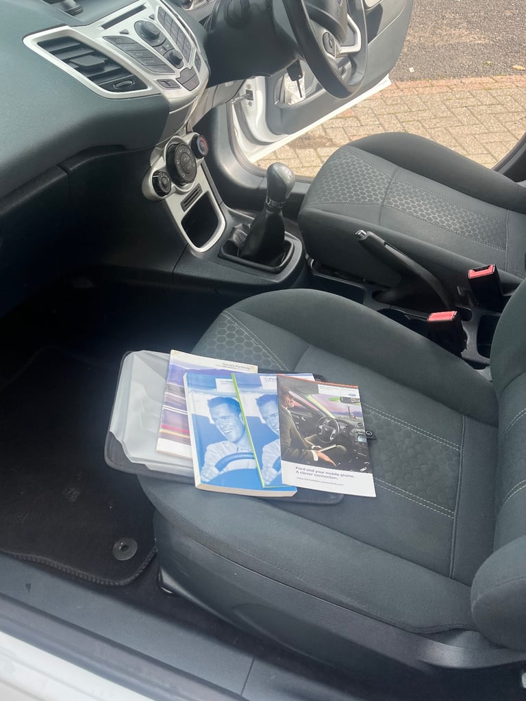 Ford, FIESTA, Hatchback, 2011, Manual, 1242 (cc), 5 doors