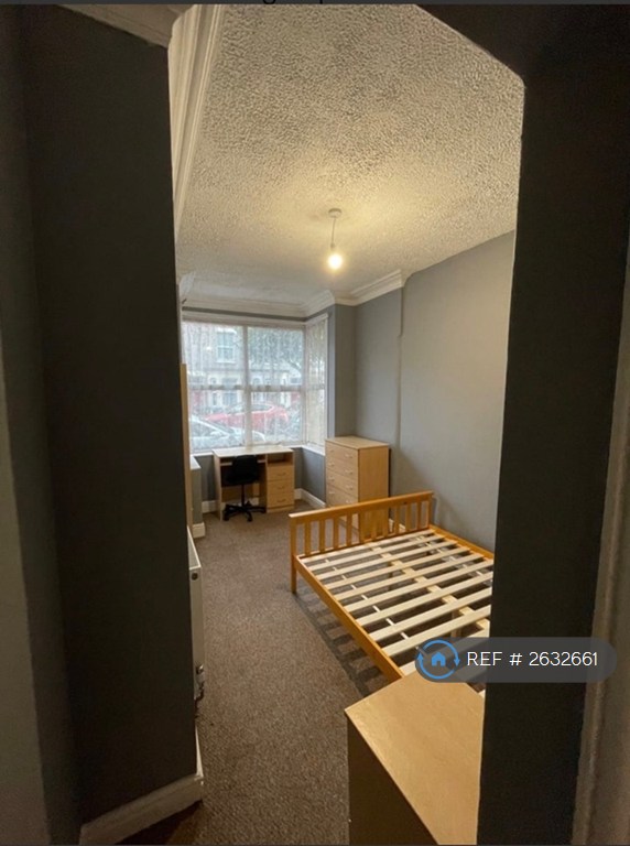 1 bedroom flat in Bolingbroke Road, Coventry, CV3 (1 bed) (#2632661)