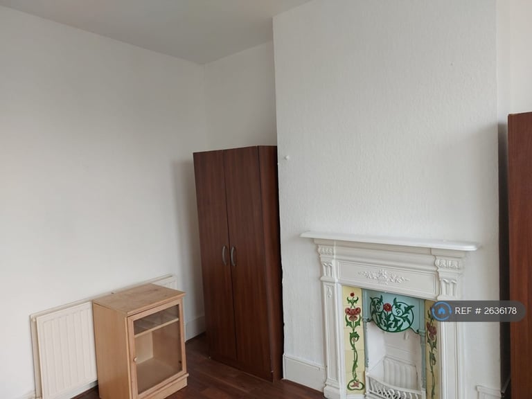 1 bedroom flat in Leytonstone, London, E11 (1 bed) (#2636178)