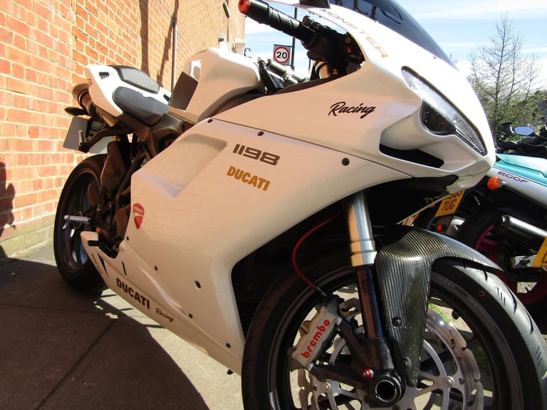 DUCATI 1198 S * PEARL WHITE * REDUCED * LOVELY BIKE * PLATE**EXTRAS**CARBON**