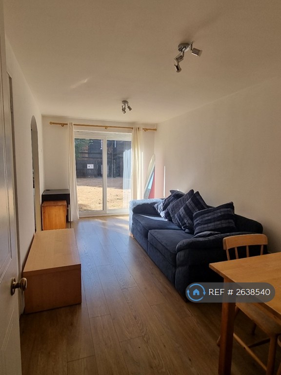 1 bedroom flat in Braziers Quay, Bishop's Stortford, CM23 (1 bed) (#2638540)