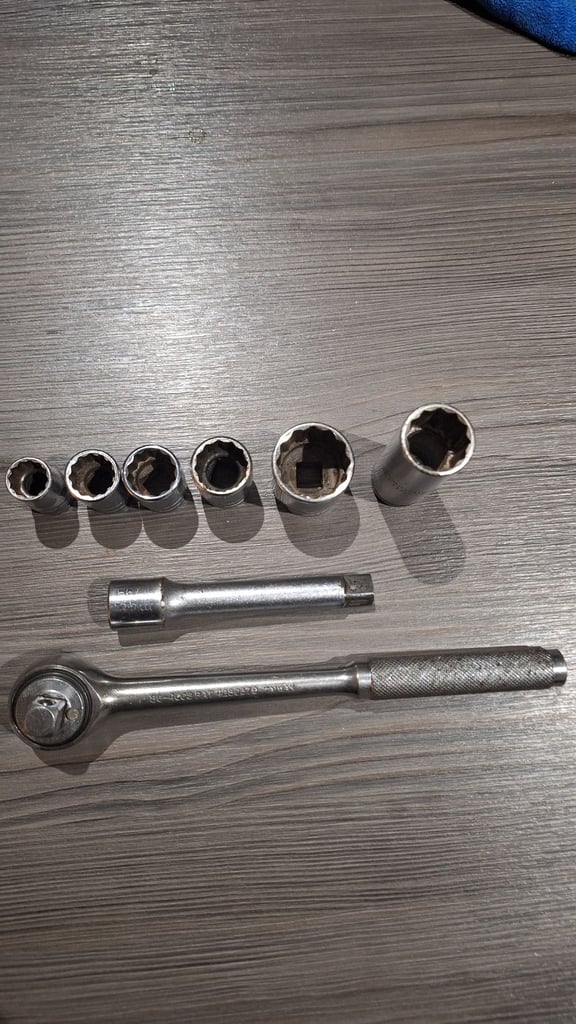 Ratchet /  Sockets / Extension. 