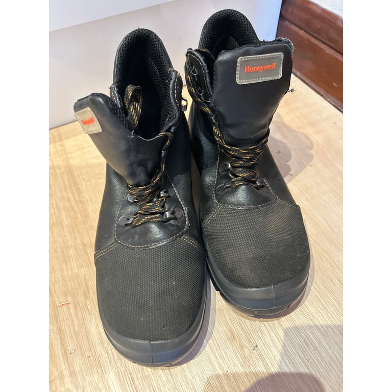 image for **Honeywell steel toe cap Work Boots- Size-9**