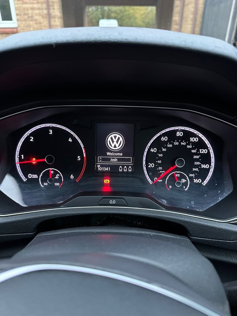 Volkswagen, T-ROC, Hatchback, 2019, Manual, 1598 (cc), 5 doors
