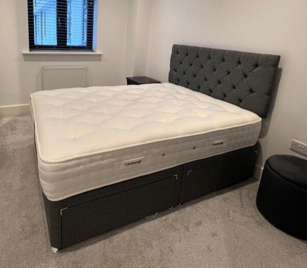 5ft King Size Divan Bed With Mattress & Chesterfield Headboard === CASH ON DELIVERY