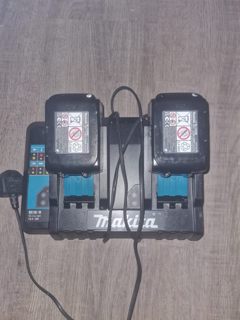 Makita double charger & batteries 